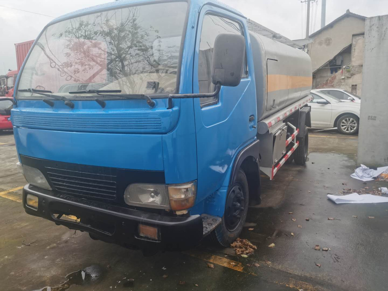 DONGFENG 6ton - Autocisterna: foto 2 DONGFENG 6ton - Autocisterna: foto 2