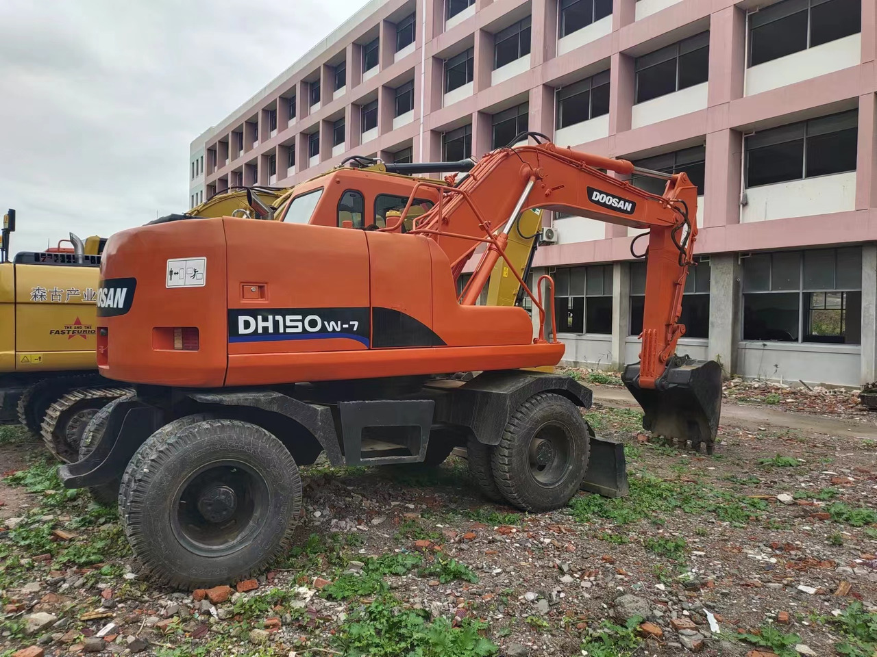 DOOSAN DH150W-7 - Riteņu ekskavators: foto 5 DOOSAN DH150W-7 - Riteņu ekskavators: foto 5