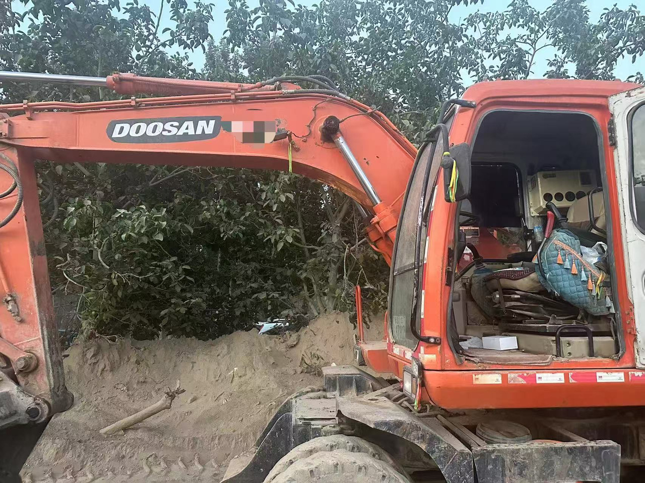 DOOSAN DH150W-7 - Riteņu ekskavators: foto 3 DOOSAN DH150W-7 - Riteņu ekskavators: foto 3