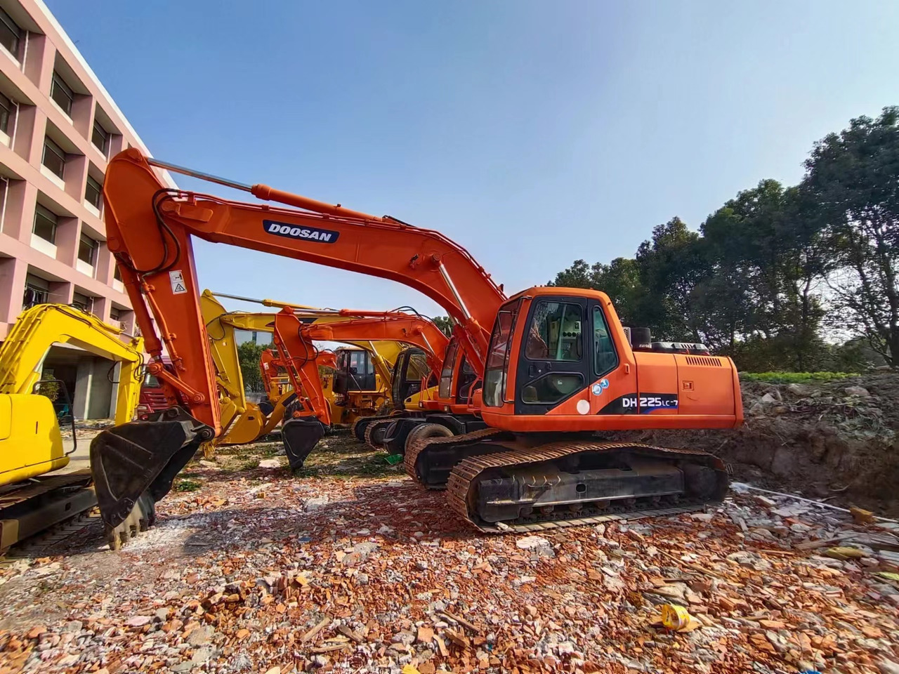 DOOSAN DH225LC-7 - Kāpurķēžu ekskavators: foto 1 DOOSAN DH225LC-7 - Kāpurķēžu ekskavators: foto 1
