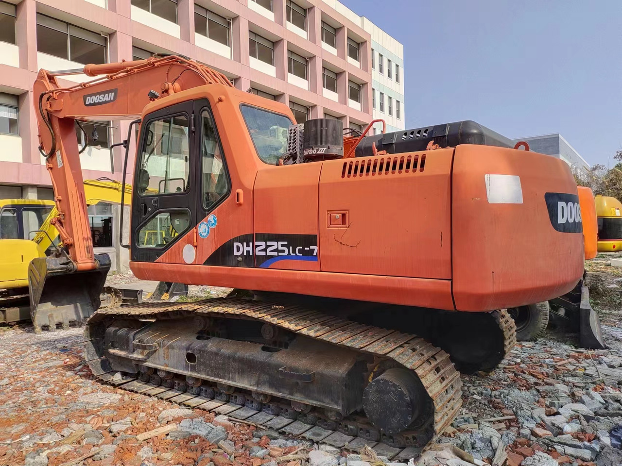 DOOSAN DH225LC-7 - Kāpurķēžu ekskavators: foto 2 DOOSAN DH225LC-7 - Kāpurķēžu ekskavators: foto 2