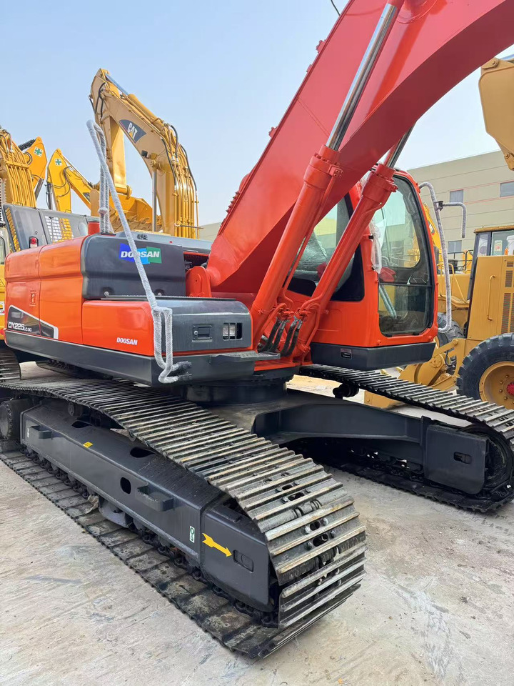 DOOSAN DX225 - Kāpurķēžu ekskavators: foto 2 DOOSAN DX225 - Kāpurķēžu ekskavators: foto 2