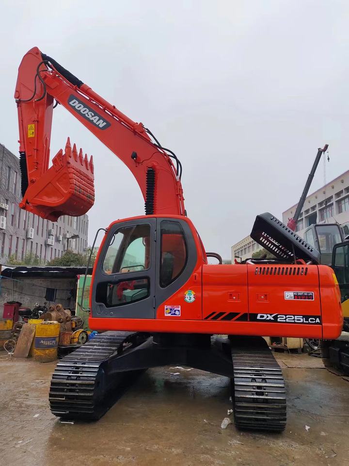 DOOSAN DX225LCA - Kāpurķēžu ekskavators: foto 1 DOOSAN DX225LCA - Kāpurķēžu ekskavators: foto 1