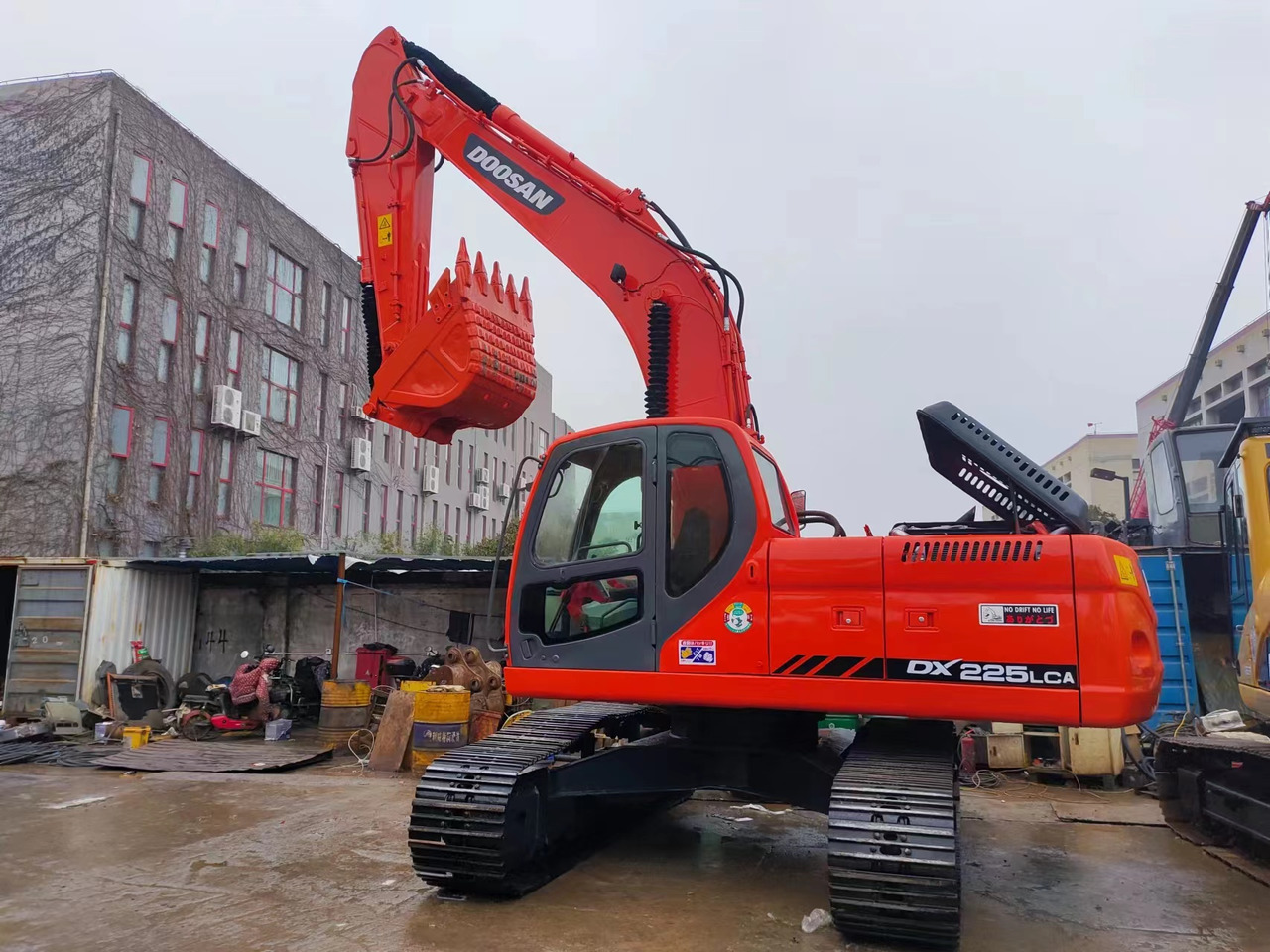 DOOSAN DX225LCA - Kāpurķēžu ekskavators: foto 2 DOOSAN DX225LCA - Kāpurķēžu ekskavators: foto 2