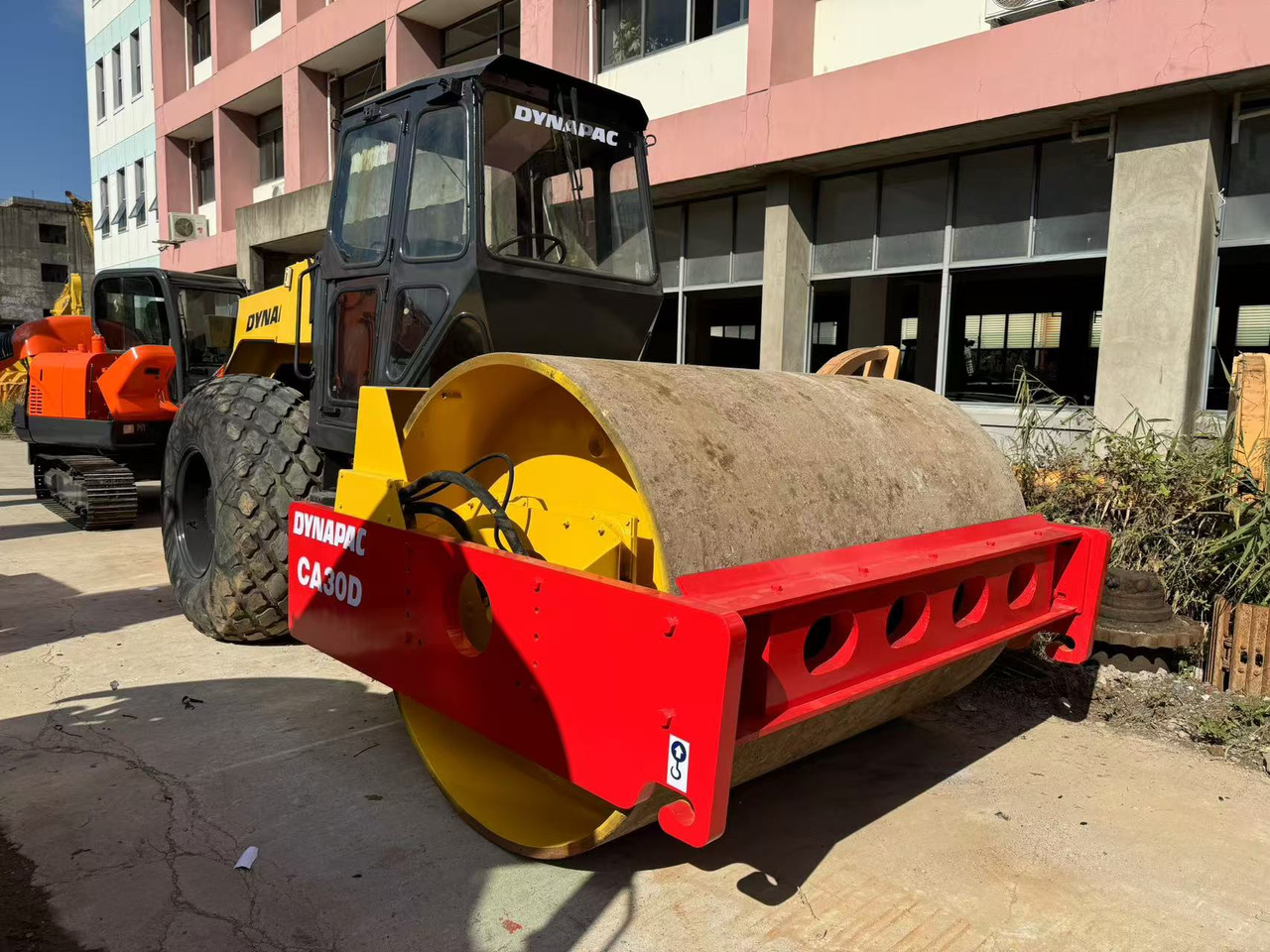 DYNAPAC CA30D - Vibrorullis: foto 2 DYNAPAC CA30D - Vibrorullis: foto 2