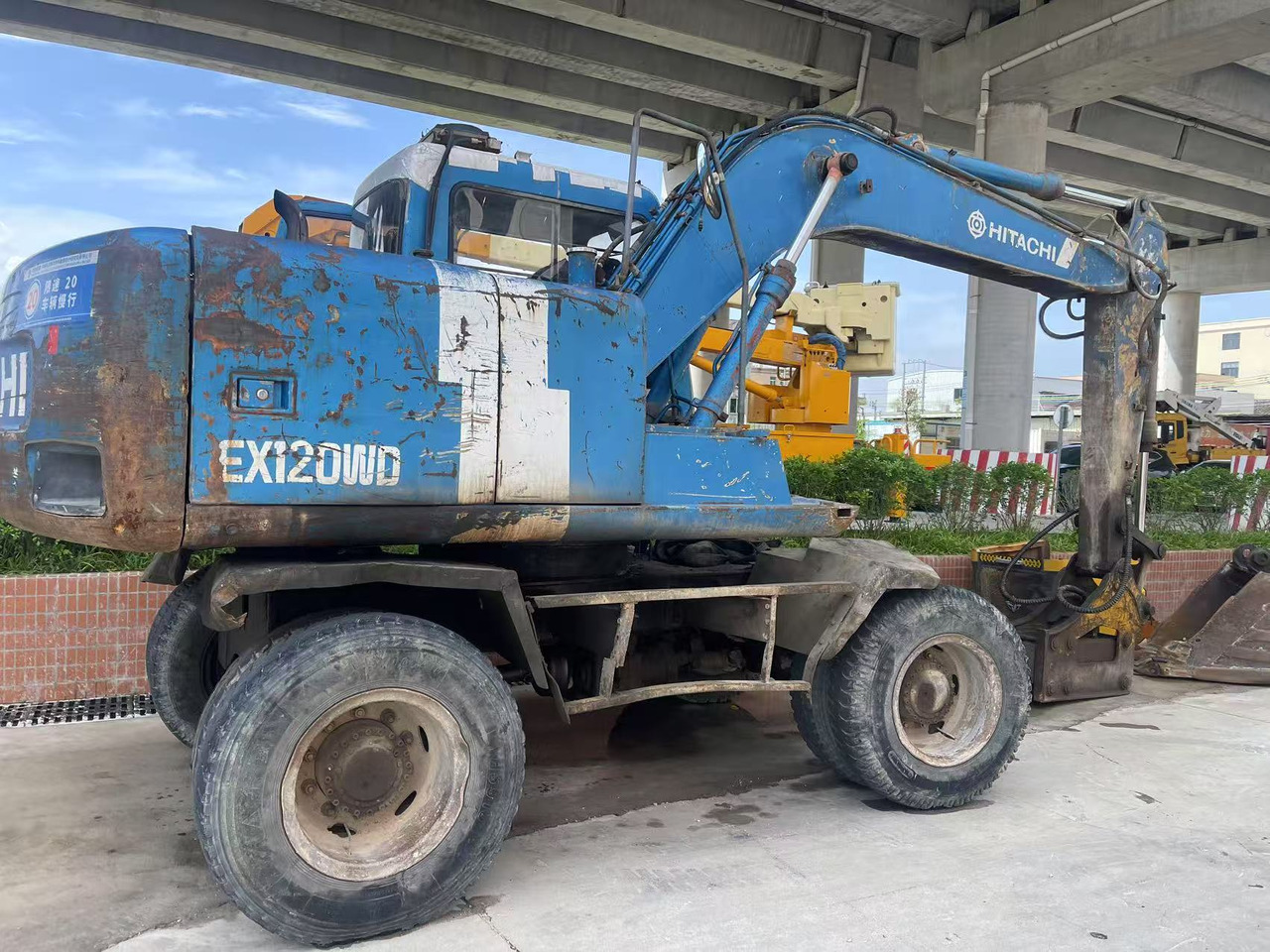 HITACHI EX100WD-2 - Riteņu ekskavators: foto 2 HITACHI EX100WD-2 - Riteņu ekskavators: foto 2