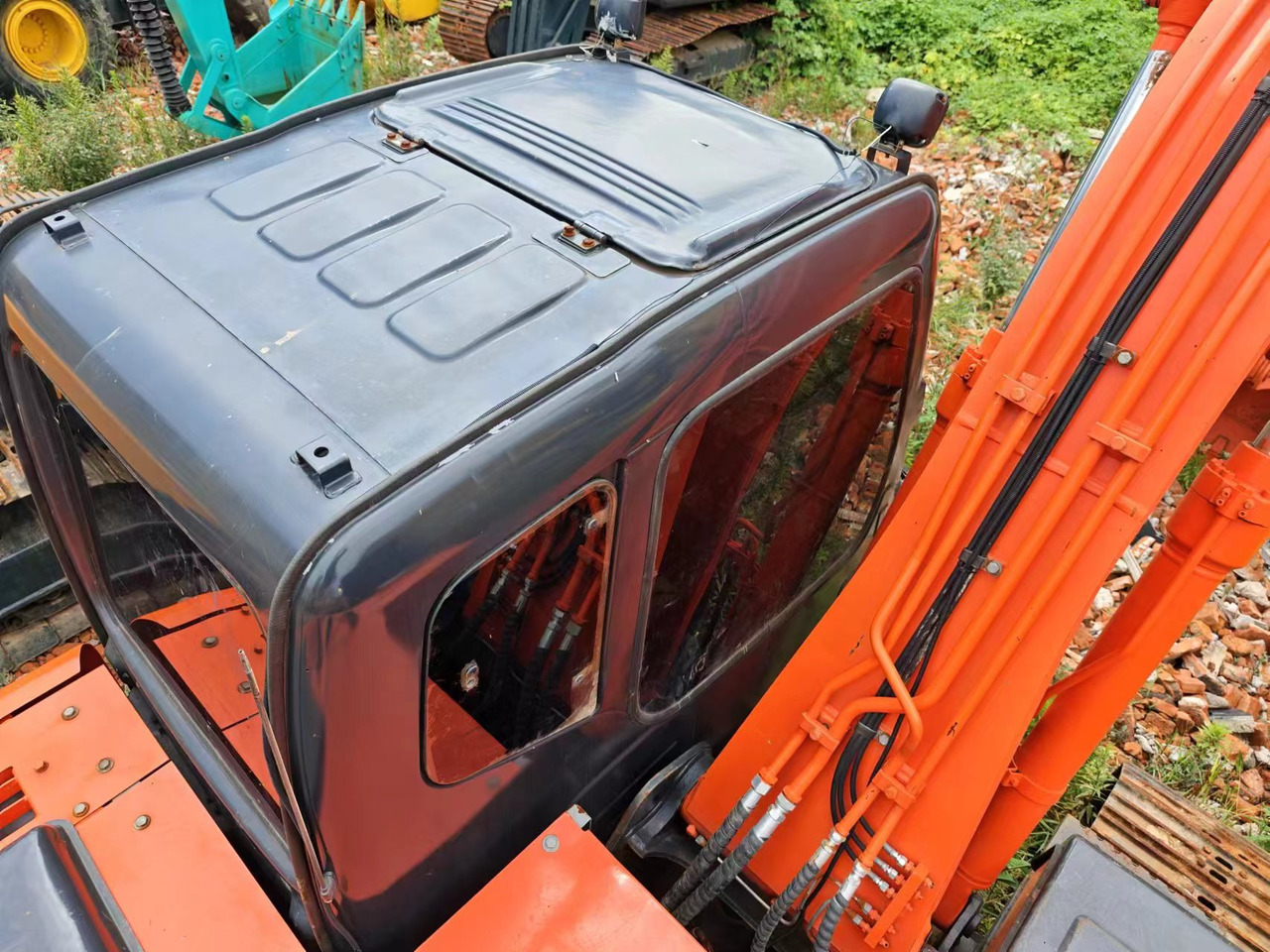 HITACHI EX120-5 - Kāpurķēžu ekskavators: foto 2 HITACHI EX120-5 - Kāpurķēžu ekskavators: foto 2