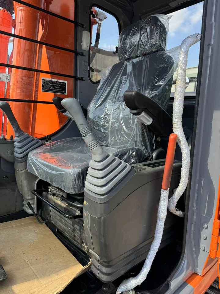 HITACHI ZX200 - Kāpurķēžu ekskavators: foto 2 HITACHI ZX200 - Kāpurķēžu ekskavators: foto 2