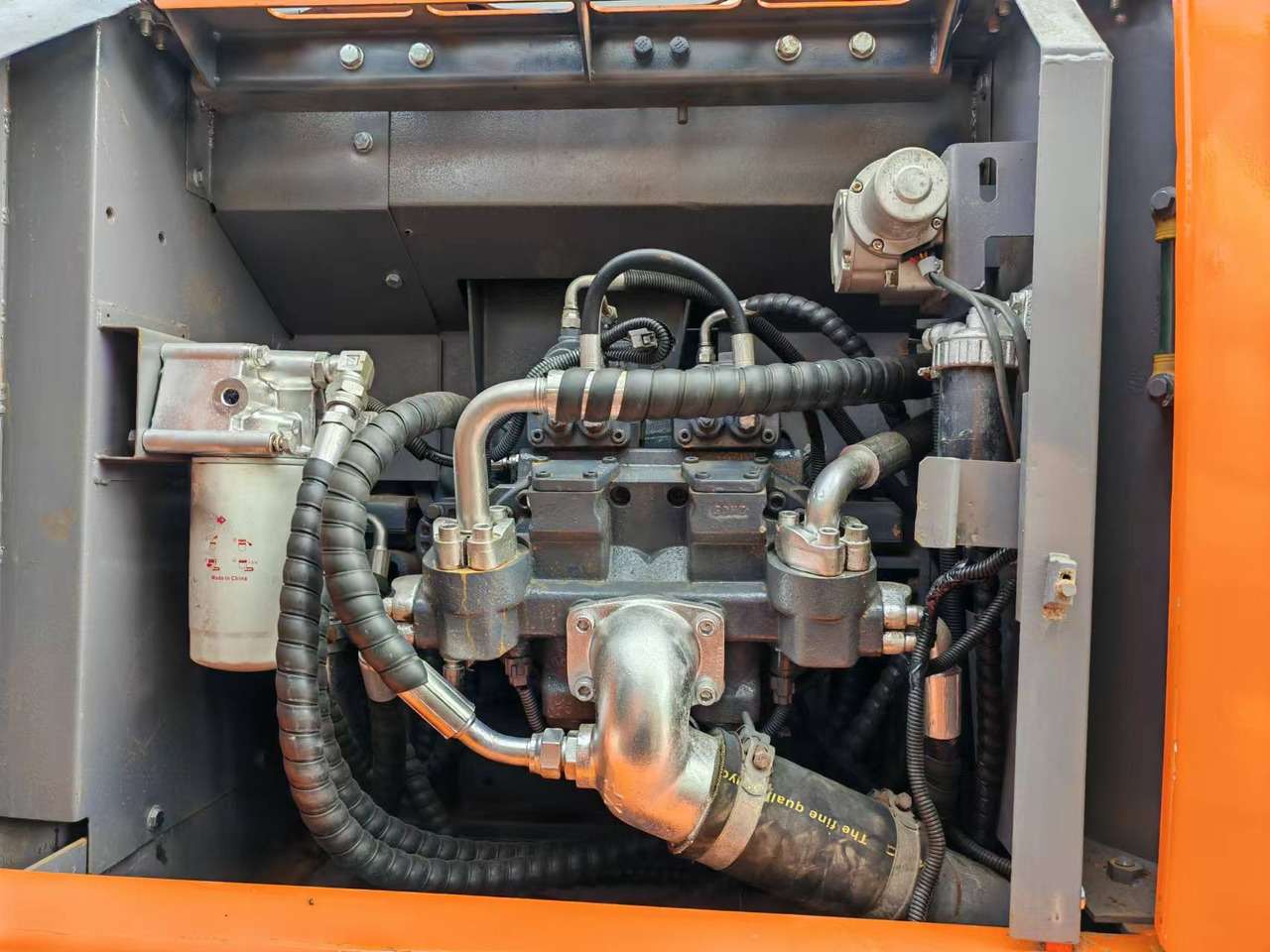 HITACHI ZX200 - Kāpurķēžu ekskavators: foto 5 HITACHI ZX200 - Kāpurķēžu ekskavators: foto 5