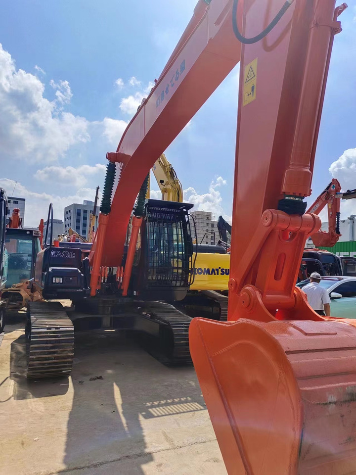 HITACHI ZX200 - Kāpurķēžu ekskavators: foto 3 HITACHI ZX200 - Kāpurķēžu ekskavators: foto 3