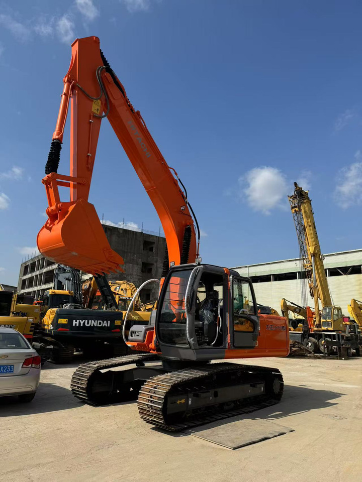 HITACHI ZX200 - Kāpurķēžu ekskavators: foto 2 HITACHI ZX200 - Kāpurķēžu ekskavators: foto 2