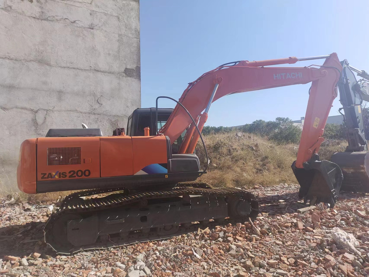 HITACHI ZX200 - Kāpurķēžu ekskavators: foto 1 HITACHI ZX200 - Kāpurķēžu ekskavators: foto 1
