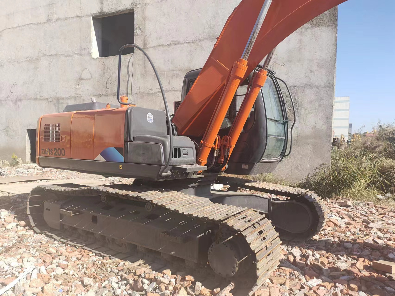 HITACHI ZX200 - Kāpurķēžu ekskavators: foto 3 HITACHI ZX200 - Kāpurķēžu ekskavators: foto 3