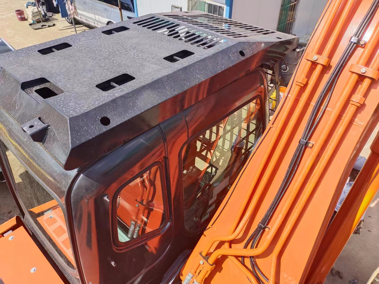 HITACHI ZX200 - Kāpurķēžu ekskavators: foto 5 HITACHI ZX200 - Kāpurķēžu ekskavators: foto 5