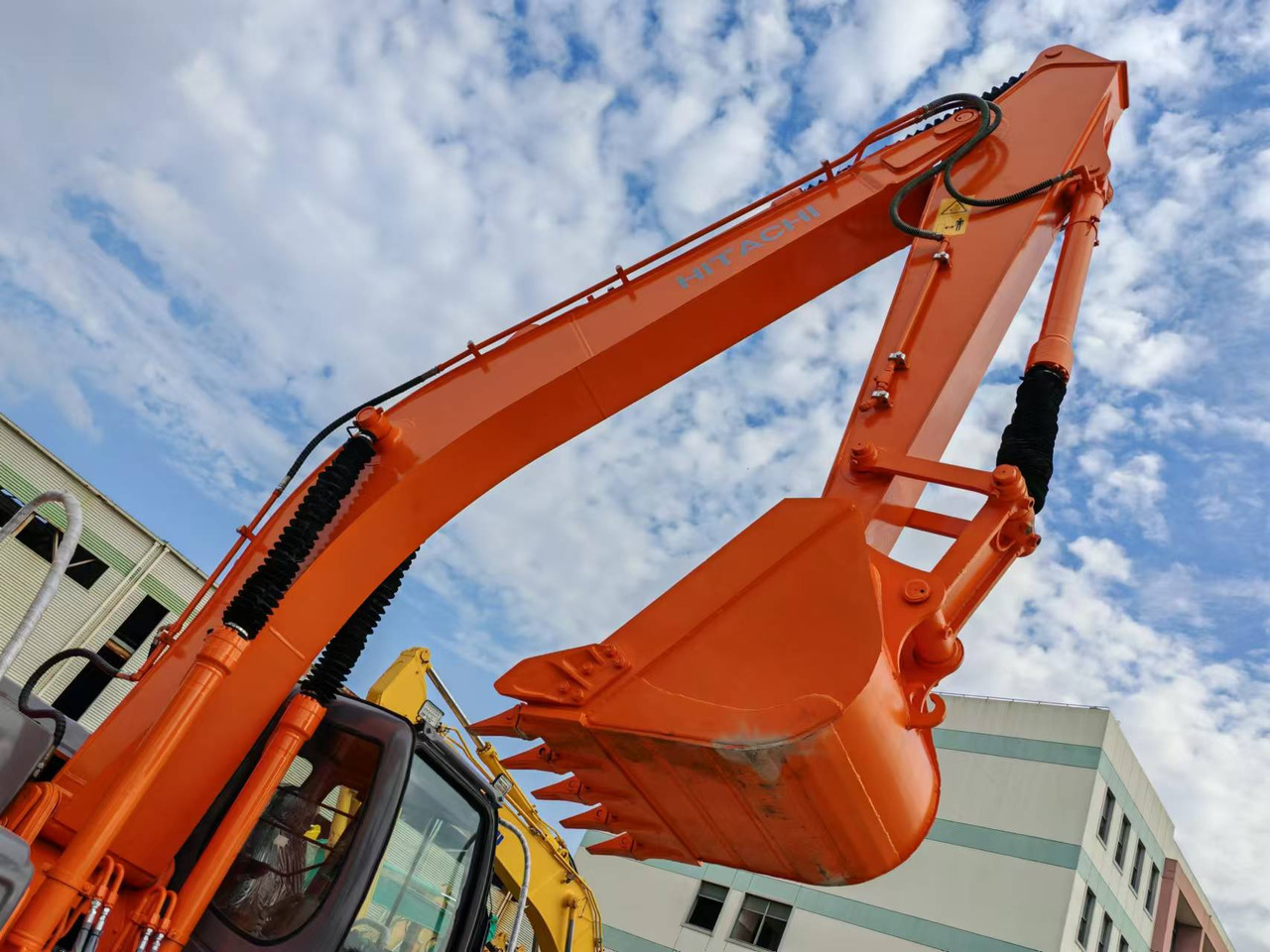 HITACHI ZX200 - Kāpurķēžu ekskavators: foto 5 HITACHI ZX200 - Kāpurķēžu ekskavators: foto 5