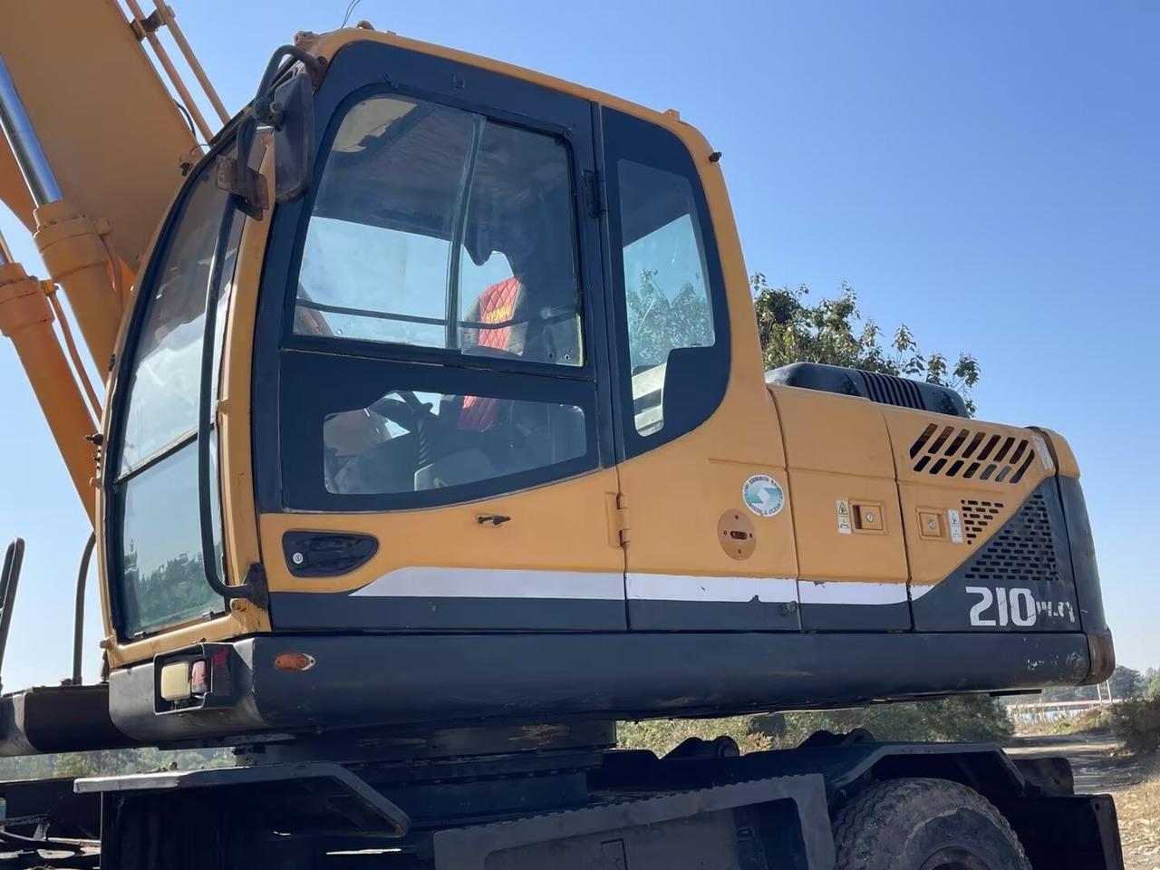 HYUNDAI 210W-9 - Riteņu ekskavators: foto 4 HYUNDAI 210W-9 - Riteņu ekskavators: foto 4