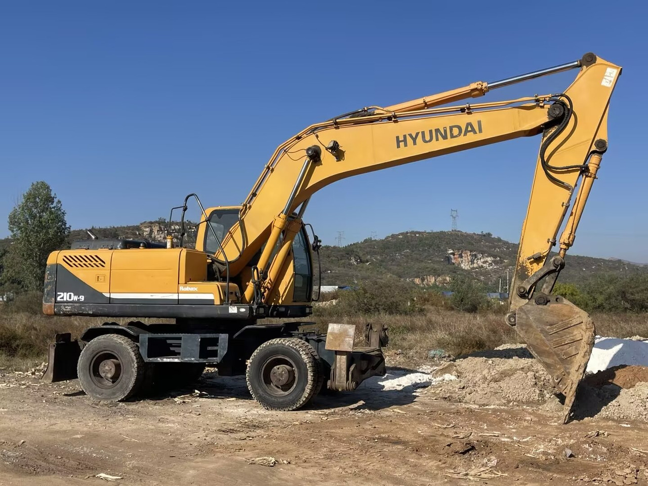 HYUNDAI 210W-9 - Riteņu ekskavators: foto 3 HYUNDAI 210W-9 - Riteņu ekskavators: foto 3