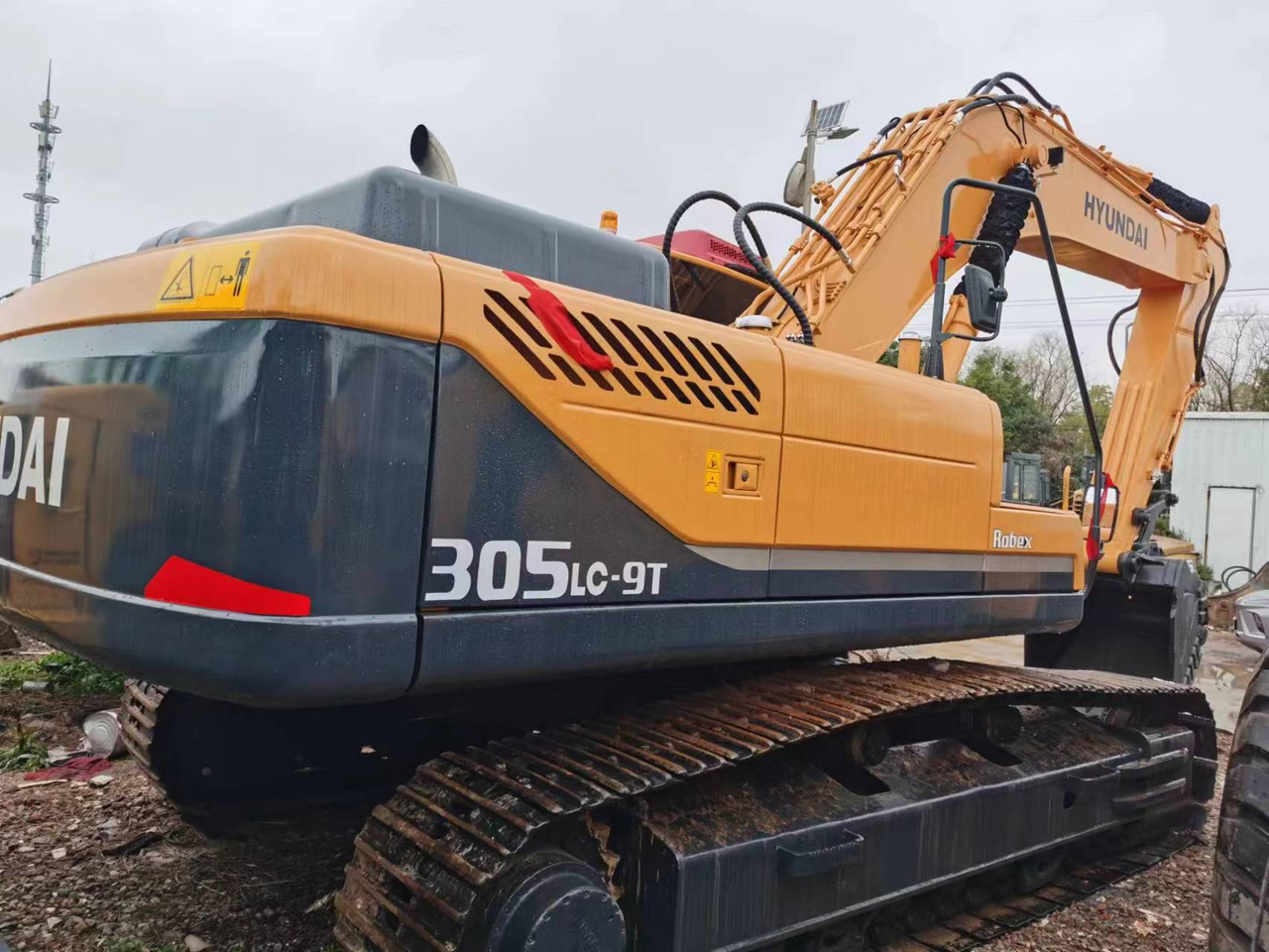 HYUNDAI 305LC-9T - Kāpurķēžu ekskavators: foto 2 HYUNDAI 305LC-9T - Kāpurķēžu ekskavators: foto 2
