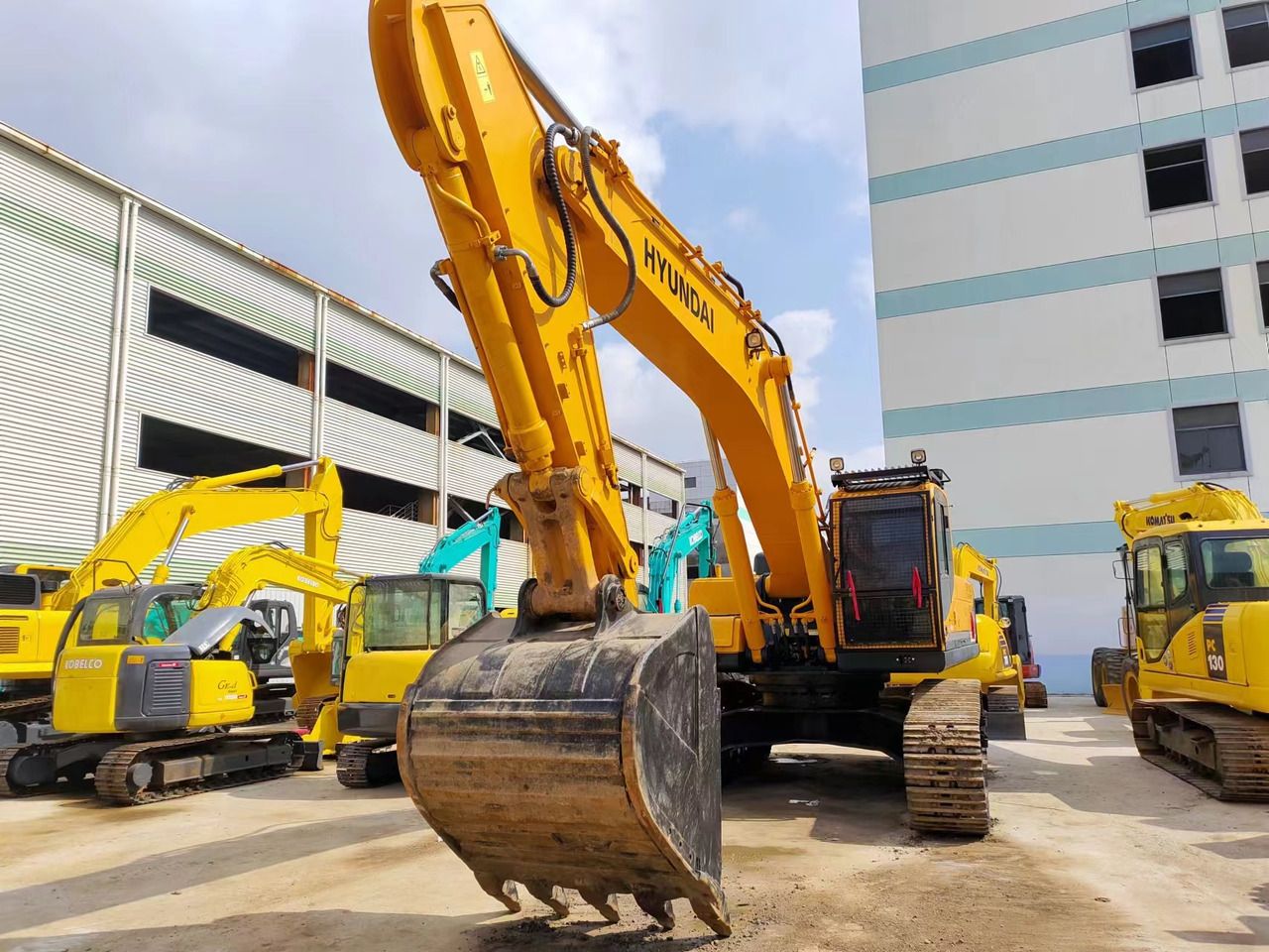 HYUNDAI R385LC-9T R305 R220 - Kāpurķēžu ekskavators: foto 2 HYUNDAI R385LC-9T R305 R220 - Kāpurķēžu ekskavators: foto 2