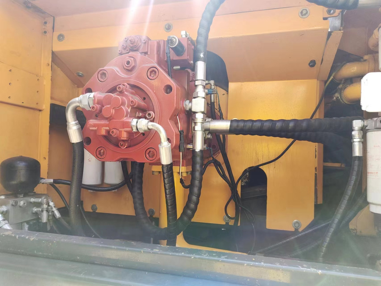 HYUNDAI R385LC-9T R305 R220 - Kāpurķēžu ekskavators: foto 5 HYUNDAI R385LC-9T R305 R220 - Kāpurķēžu ekskavators: foto 5