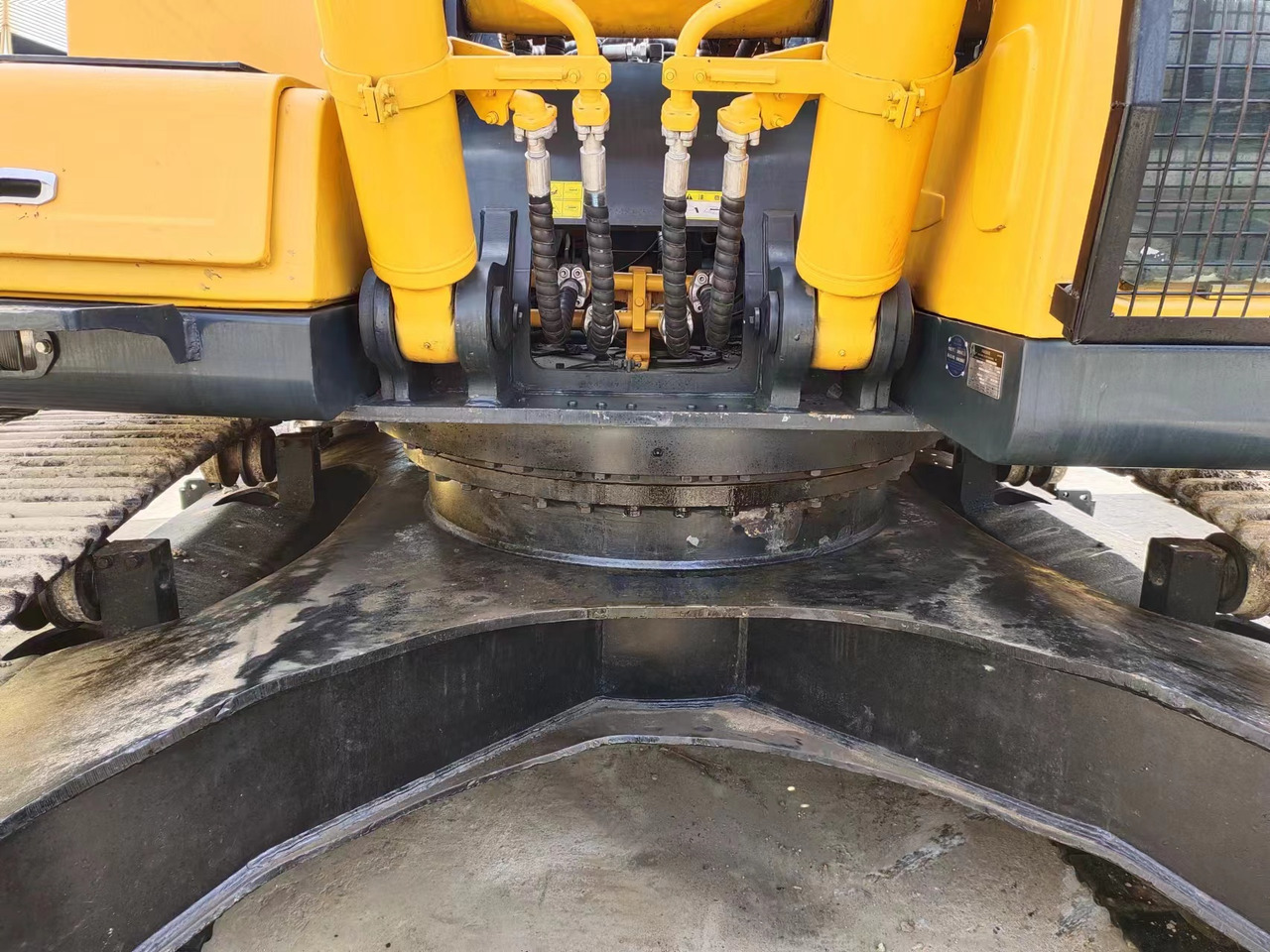 HYUNDAI R385LC-9T R305 R220 - Kāpurķēžu ekskavators: foto 3 HYUNDAI R385LC-9T R305 R220 - Kāpurķēžu ekskavators: foto 3