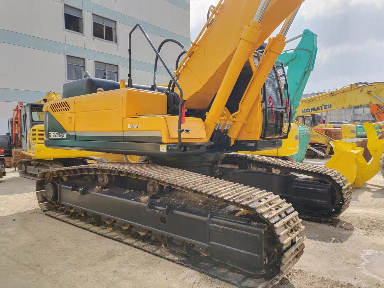 HYUNDAI R385LC-9T R305 R220 - Kāpurķēžu ekskavators: foto 4 HYUNDAI R385LC-9T R305 R220 - Kāpurķēžu ekskavators: foto 4
