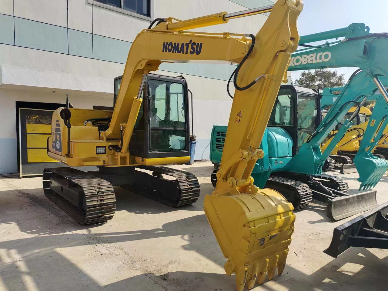 KOBELCO PC60 PC60-8 - Mini-ekskavators: foto 1 KOBELCO PC60 PC60-8 - Mini-ekskavators: foto 1