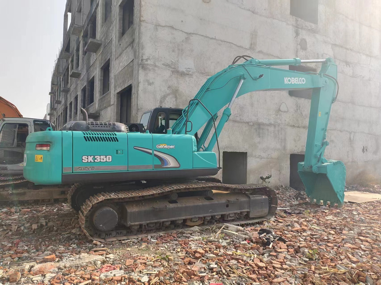 KOBELCO SK350LC-8 - Kāpurķēžu ekskavators: foto 1 KOBELCO SK350LC-8 - Kāpurķēžu ekskavators: foto 1