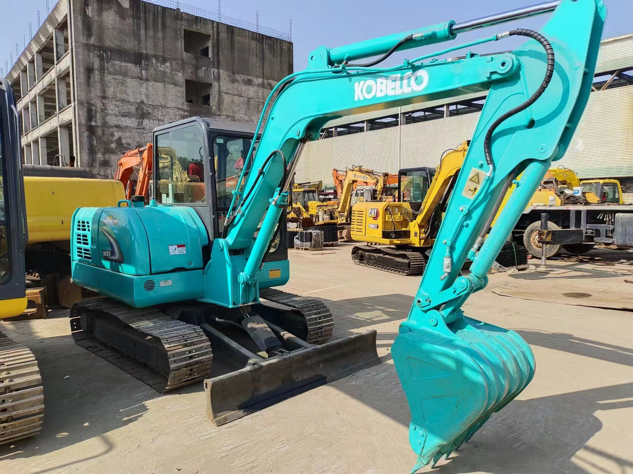 KOBELCO SK60-8 - Mini-ekskavators: foto 1 KOBELCO SK60-8 - Mini-ekskavators: foto 1