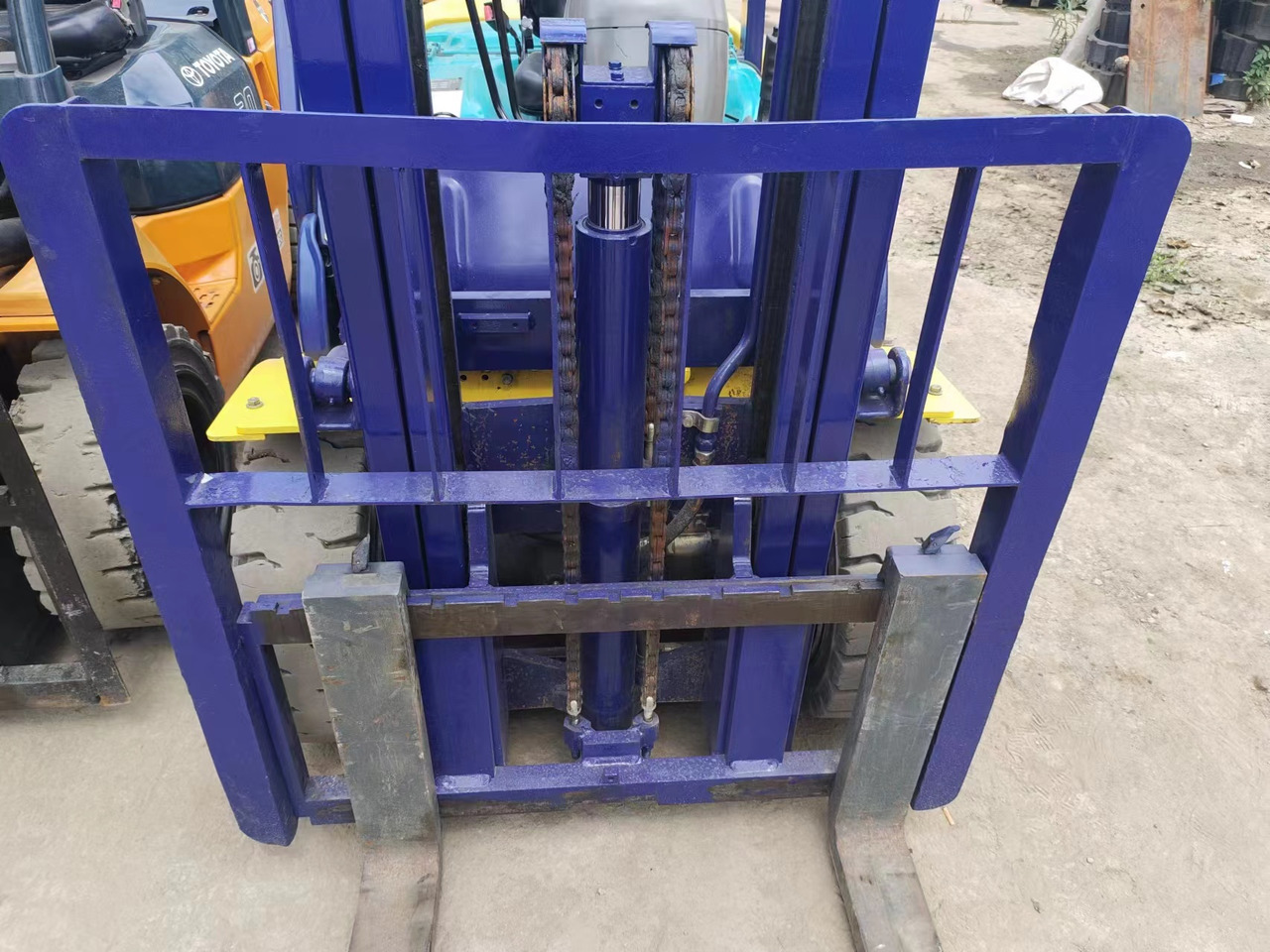 KOMATSU FD30 - Dīzeļiekrāvējs: foto 3 KOMATSU FD30 - Dīzeļiekrāvējs: foto 3