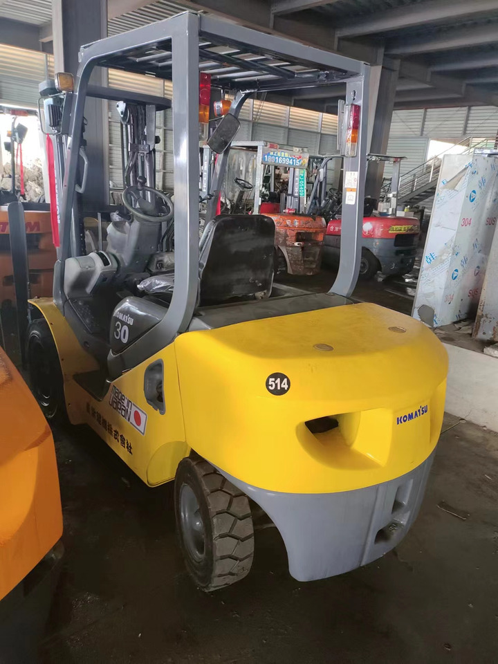 KOMATSU FD30 - Dīzeļiekrāvējs: foto 1 KOMATSU FD30 - Dīzeļiekrāvējs: foto 1