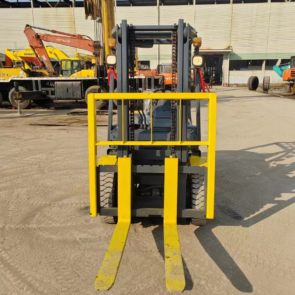 KOMATSU FD30 - Dīzeļiekrāvējs: foto 4 KOMATSU FD30 - Dīzeļiekrāvējs: foto 4