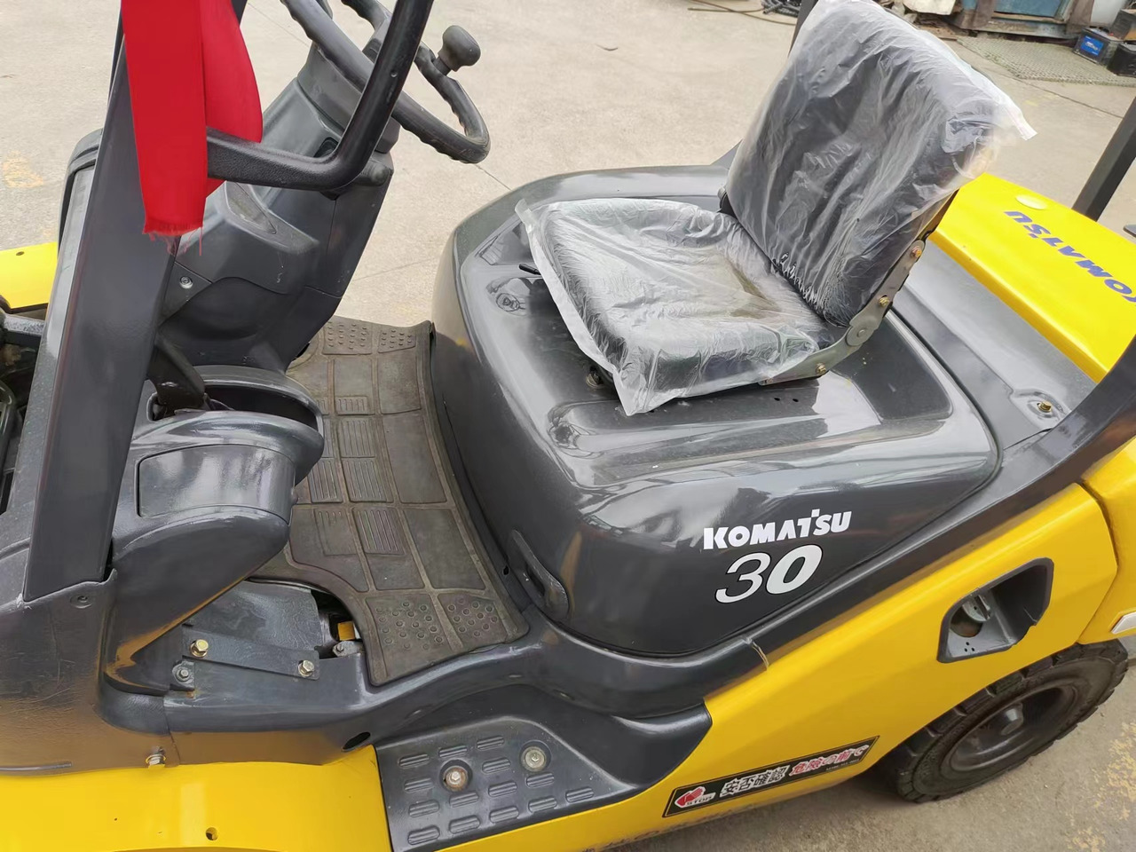 KOMATSU FD30 - Dīzeļiekrāvējs: foto 2 KOMATSU FD30 - Dīzeļiekrāvējs: foto 2