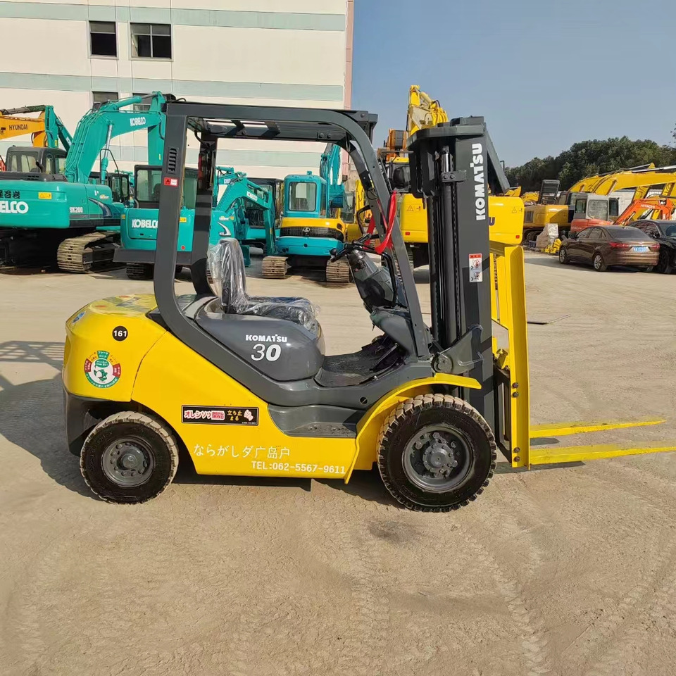 KOMATSU FD30 - Dīzeļiekrāvējs: foto 2 KOMATSU FD30 - Dīzeļiekrāvējs: foto 2