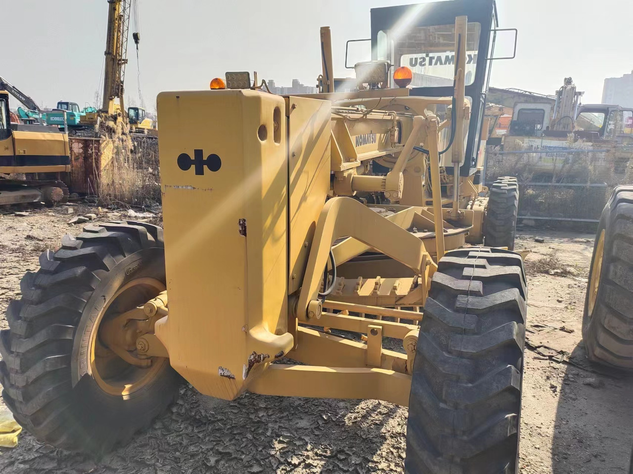 KOMATSU GD825A - Greiders: foto 1 KOMATSU GD825A - Greiders: foto 1