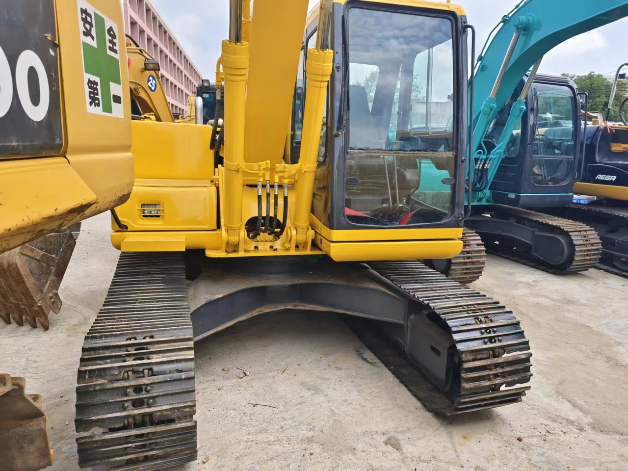 KOMATSU PC120-6 - Kāpurķēžu ekskavators: foto 4 KOMATSU PC120-6 - Kāpurķēžu ekskavators: foto 4