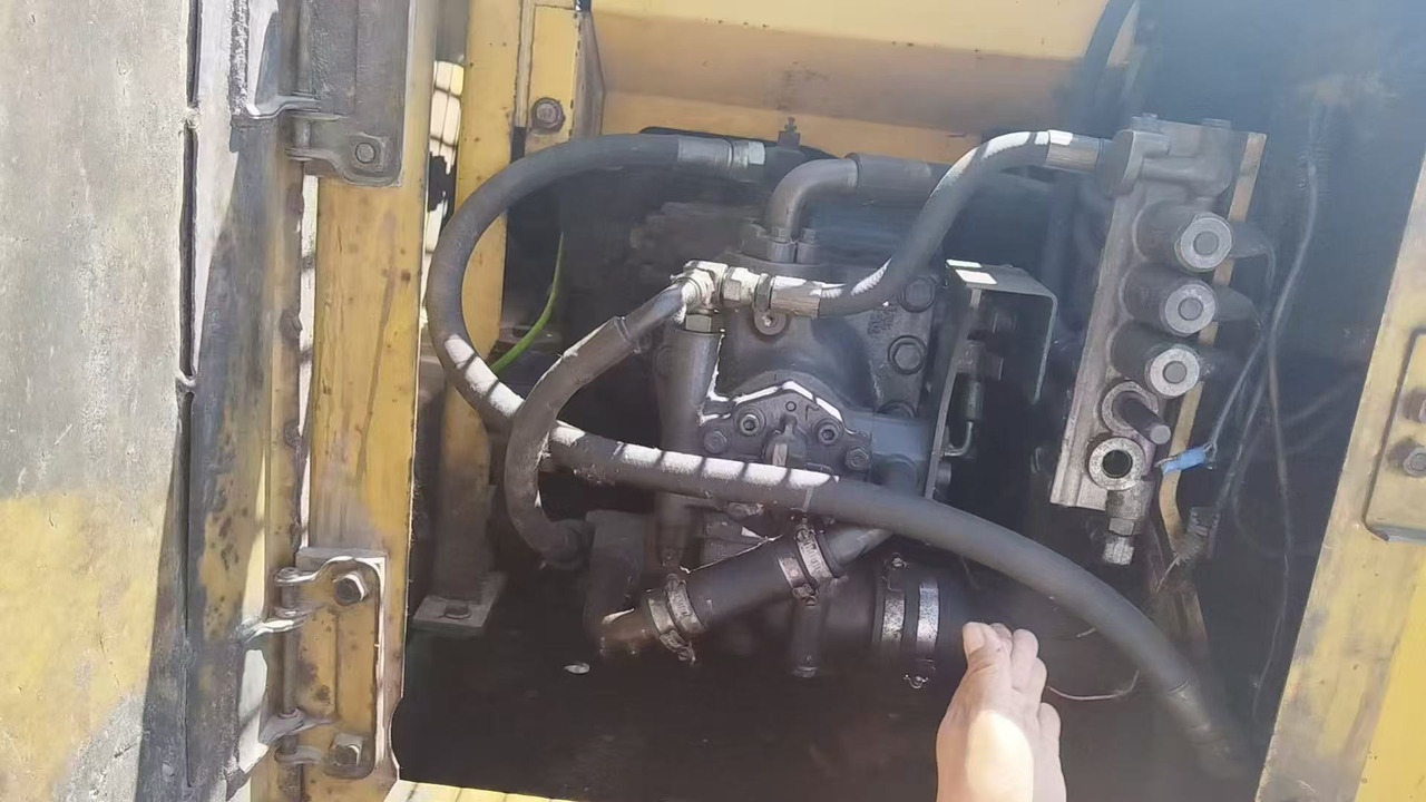 KOMATSU PC120-6 - Kāpurķēžu ekskavators: foto 3 KOMATSU PC120-6 - Kāpurķēžu ekskavators: foto 3