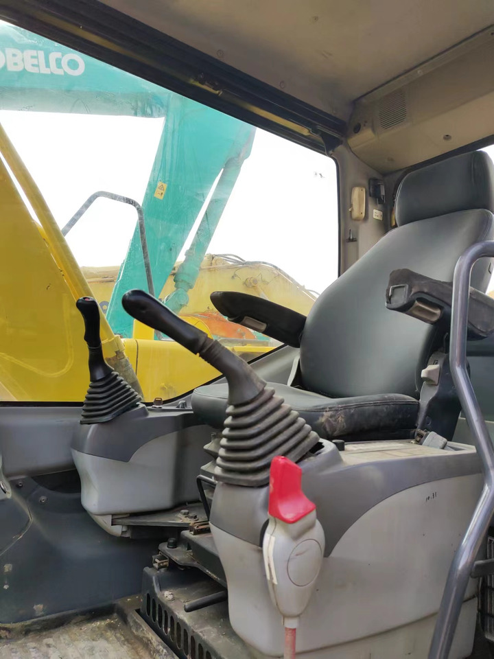 KOMATSU PC130-7 - Kāpurķēžu ekskavators: foto 3 KOMATSU PC130-7 - Kāpurķēžu ekskavators: foto 3