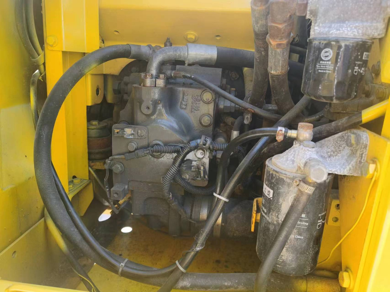 KOMATSU PC130-7 - Kāpurķēžu ekskavators: foto 5 KOMATSU PC130-7 - Kāpurķēžu ekskavators: foto 5