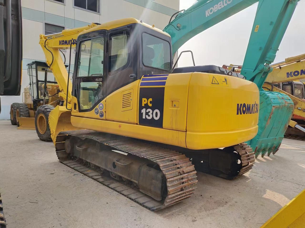 KOMATSU PC130-7 - Kāpurķēžu ekskavators: foto 4 KOMATSU PC130-7 - Kāpurķēžu ekskavators: foto 4