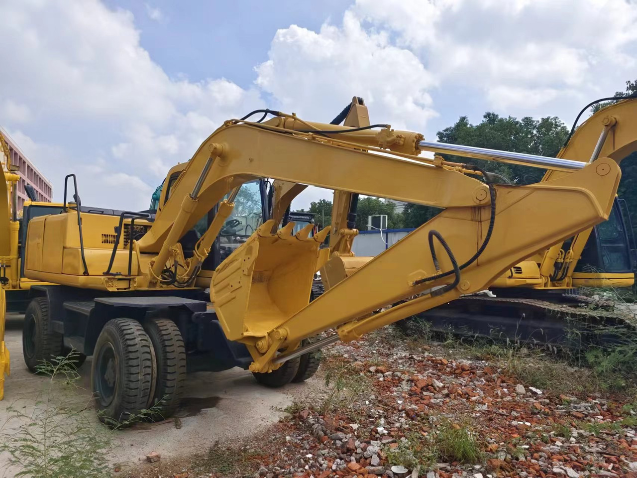 KOMATSU PC130 - Riteņu ekskavators: foto 2 KOMATSU PC130 - Riteņu ekskavators: foto 2