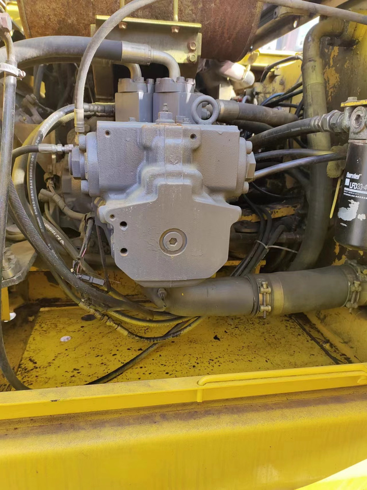 KOMATSU PC200-7 - Kāpurķēžu ekskavators: foto 4 KOMATSU PC200-7 - Kāpurķēžu ekskavators: foto 4