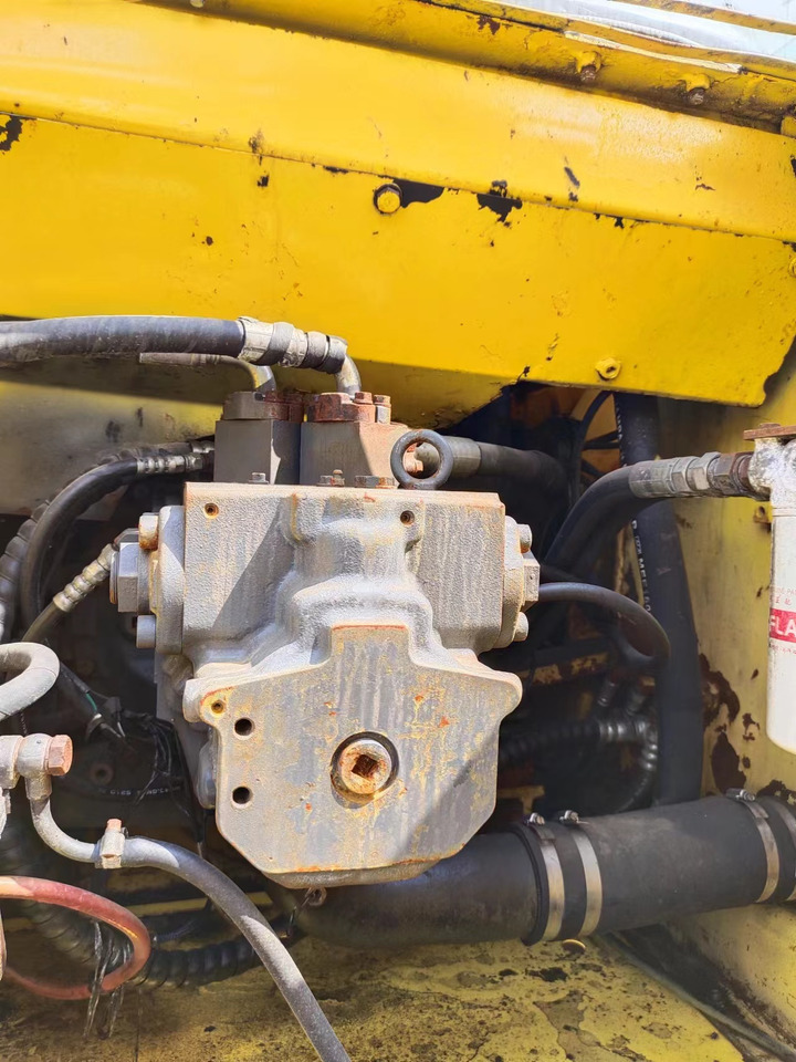 KOMATSU PC200-7 - Kāpurķēžu ekskavators: foto 5 KOMATSU PC200-7 - Kāpurķēžu ekskavators: foto 5