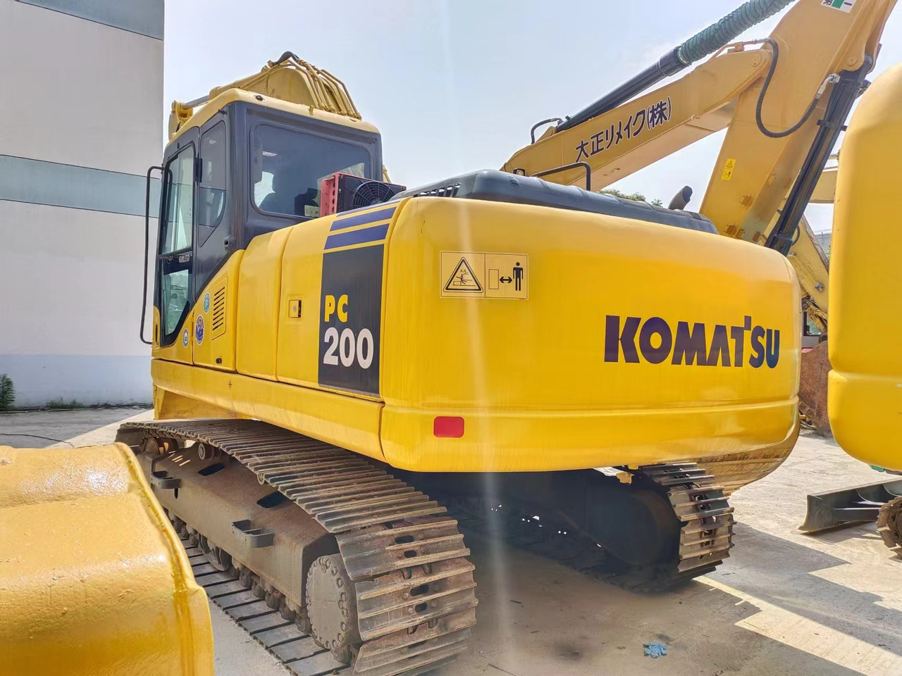 KOMATSU PC200-7 - Kāpurķēžu ekskavators: foto 2 KOMATSU PC200-7 - Kāpurķēžu ekskavators: foto 2