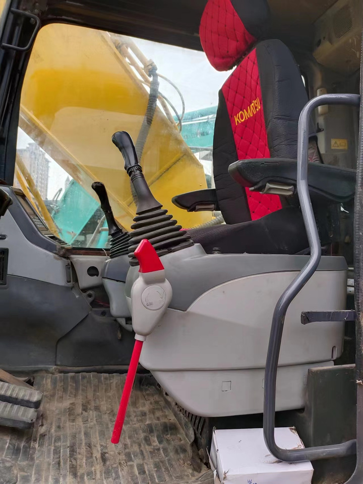 KOMATSU PC200-7 - Kāpurķēžu ekskavators: foto 3 KOMATSU PC200-7 - Kāpurķēžu ekskavators: foto 3