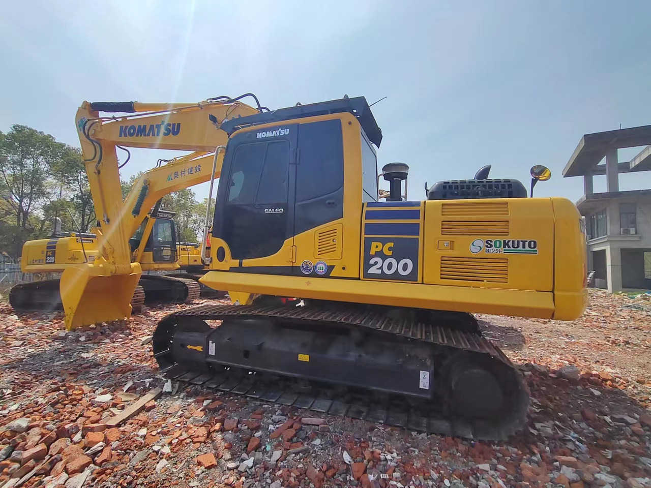 KOMATSU PC200-8N1 - Kāpurķēžu ekskavators: foto 1 KOMATSU PC200-8N1 - Kāpurķēžu ekskavators: foto 1