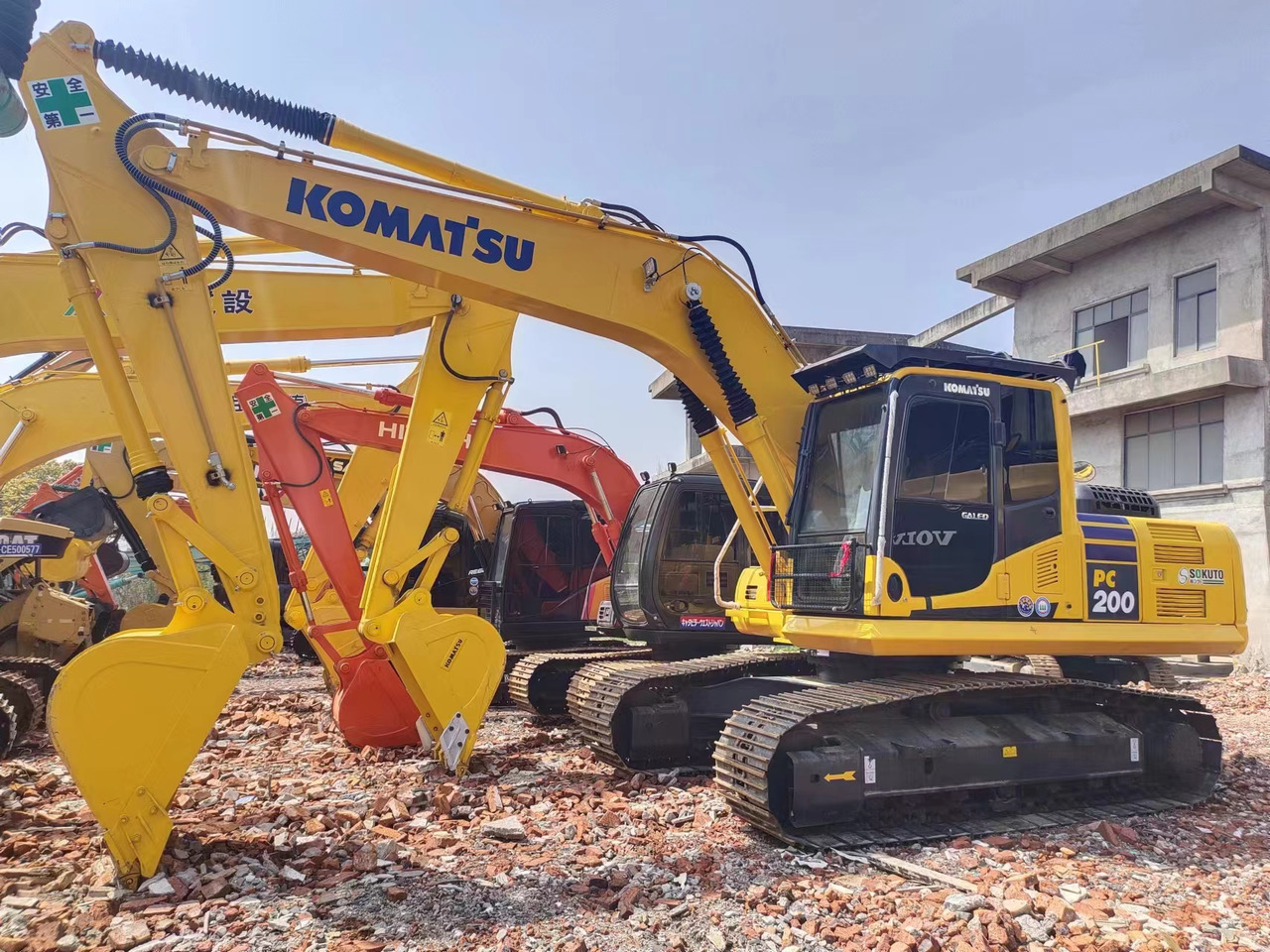 KOMATSU PC200-8N1 - Kāpurķēžu ekskavators: foto 2 KOMATSU PC200-8N1 - Kāpurķēžu ekskavators: foto 2