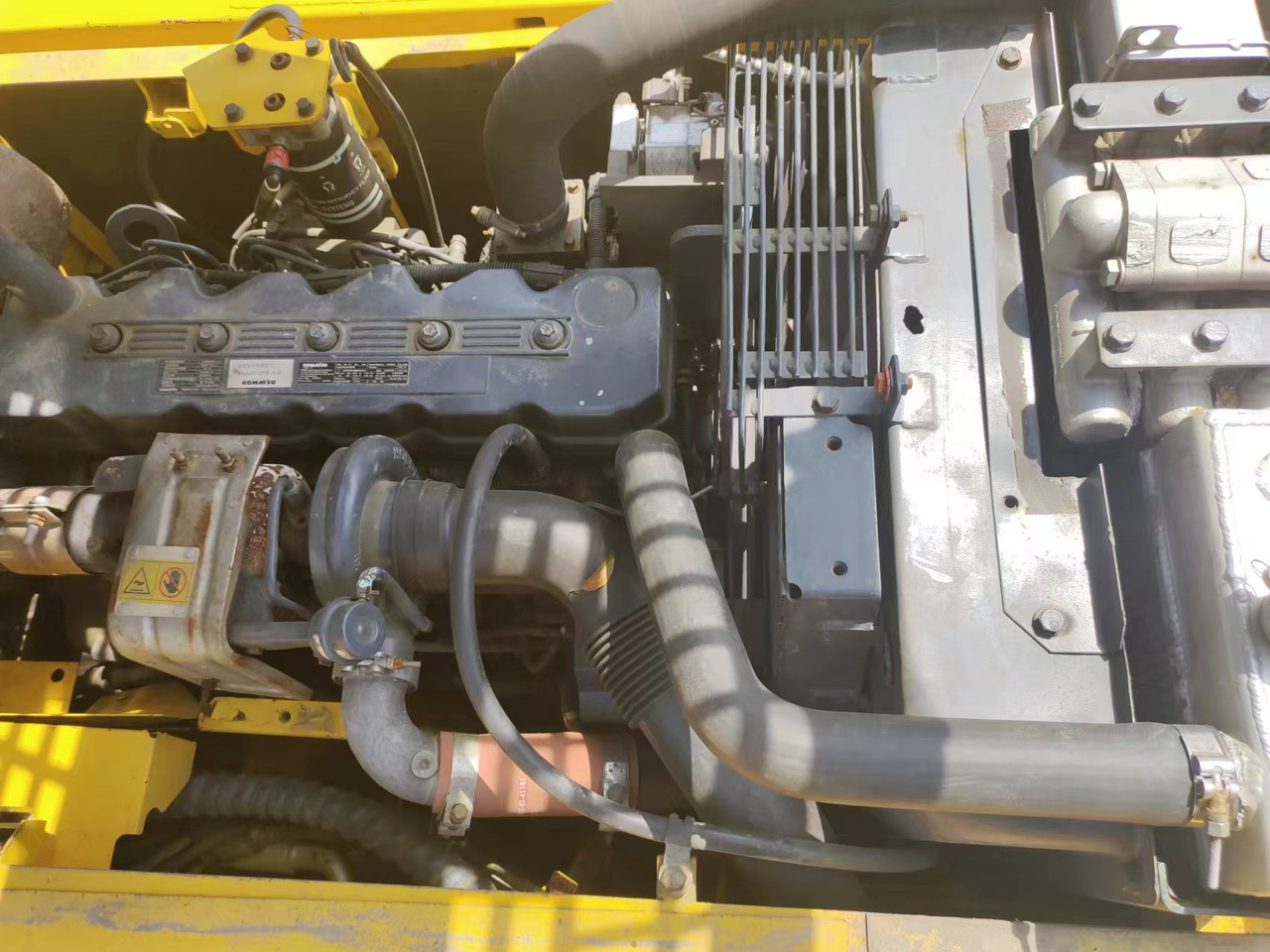 KOMATSU PC220-8 - Kāpurķēžu ekskavators: foto 4 KOMATSU PC220-8 - Kāpurķēžu ekskavators: foto 4