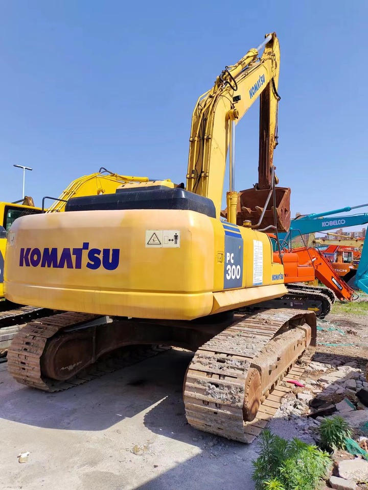 KOMATSU PC300-7 - Kāpurķēžu ekskavators: foto 1 KOMATSU PC300-7 - Kāpurķēžu ekskavators: foto 1