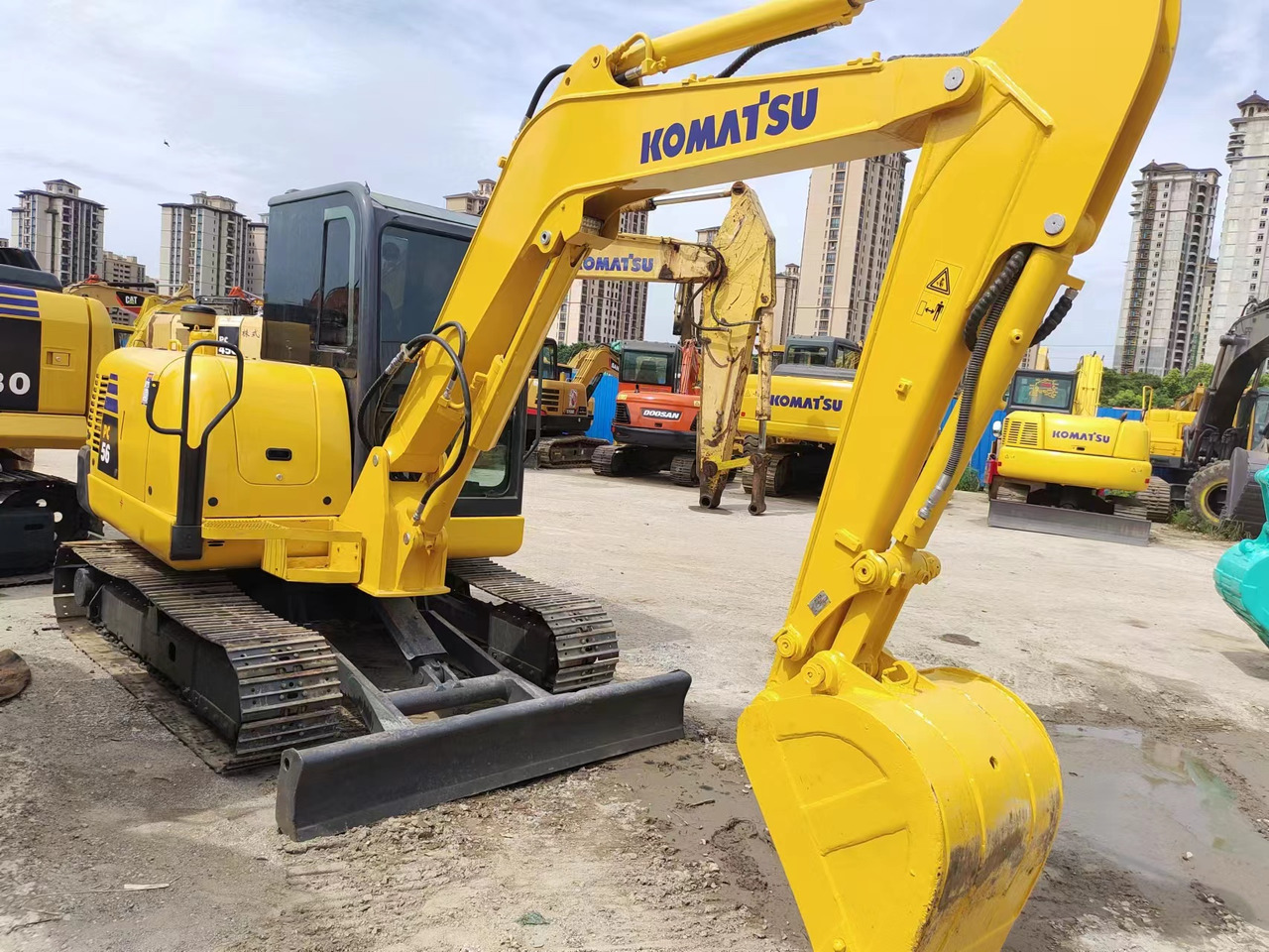 KOMATSU PC56-7 - Mini-ekskavators: foto 2 KOMATSU PC56-7 - Mini-ekskavators: foto 2